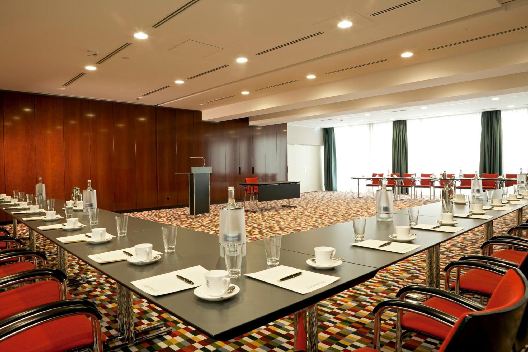 Hotel-Restaurant Erbprinz Ettlingen Bagian luar foto Meeting room
