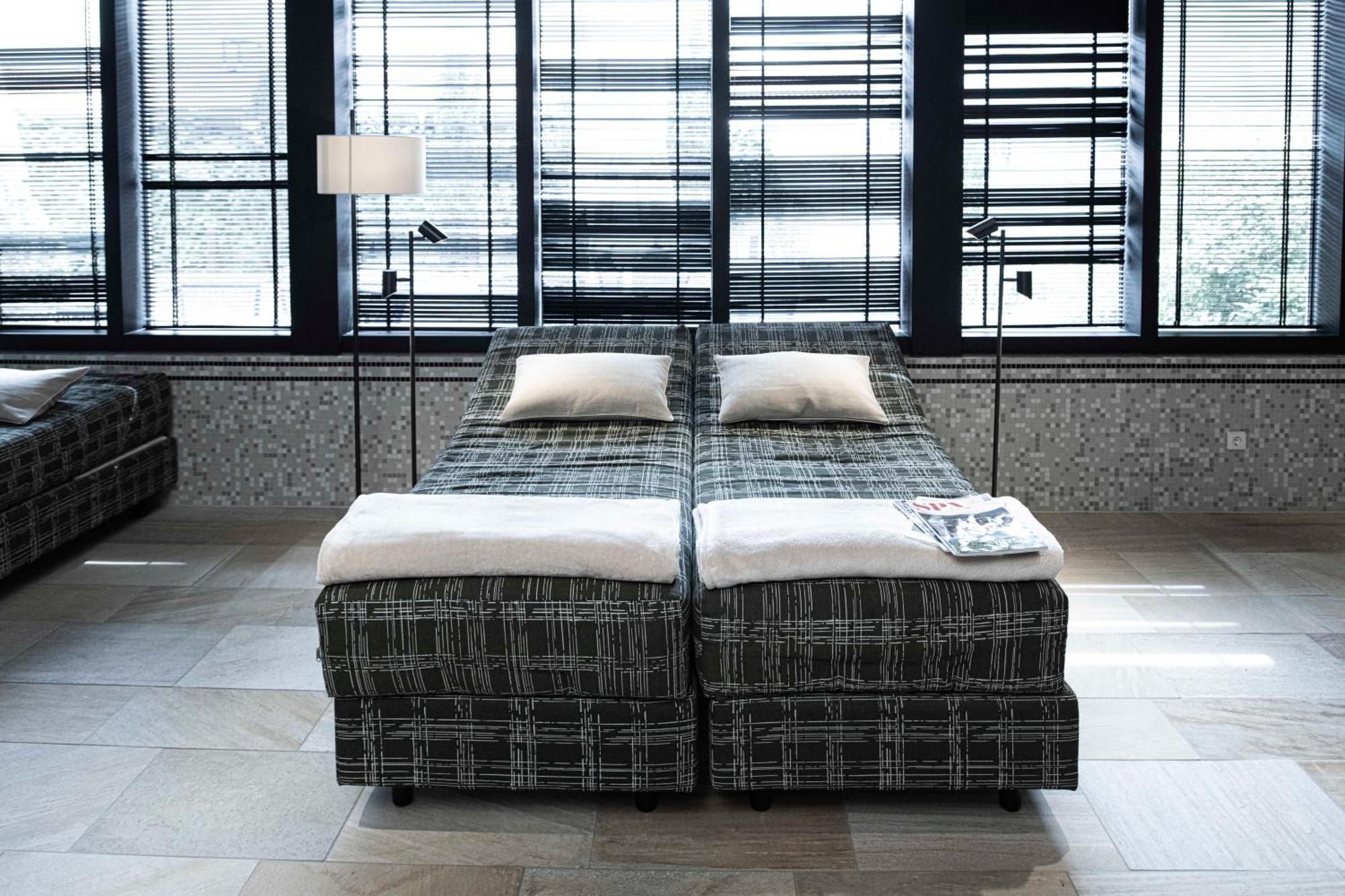 Hotel-Restaurant Erbprinz Ettlingen Bagian luar foto A modern waterbed