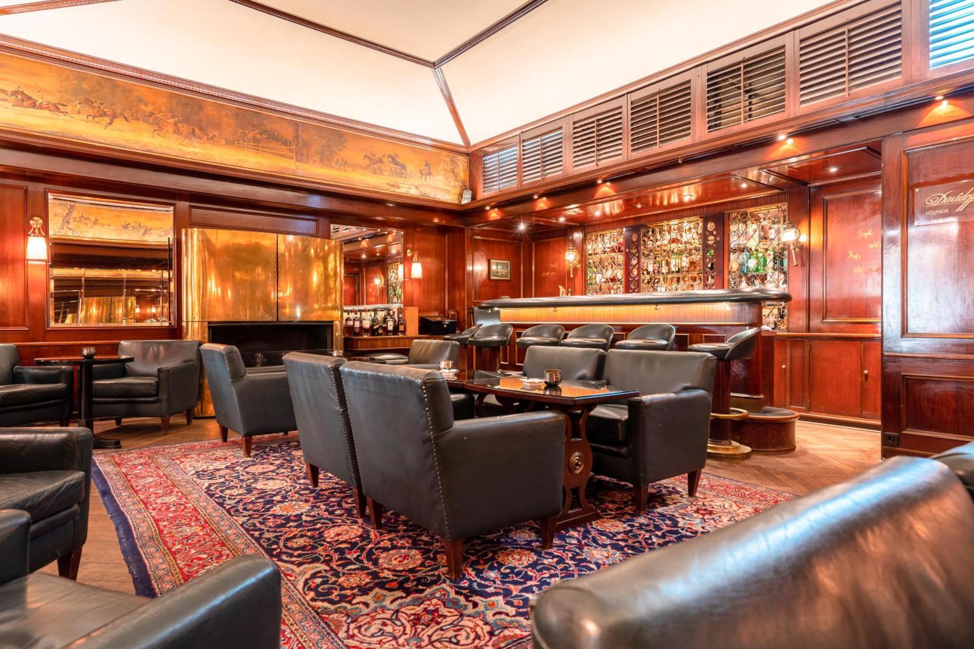 Hotel-Restaurant Erbprinz Ettlingen Bagian luar foto The bar at the St. Regis New York